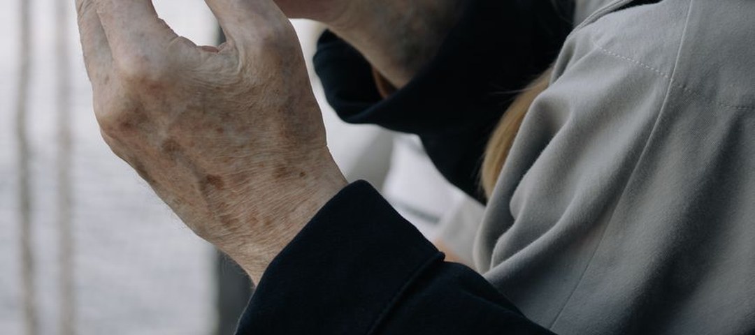 pexels-photo-7086017 Mains de plusieurs générations d'une même famille